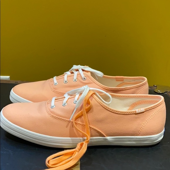 Pink Keds - Picture 2 of 8